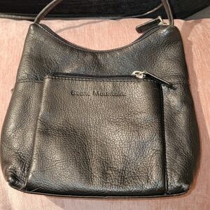 Stone Mountain Accessories Black Leather Shoulder Bag
